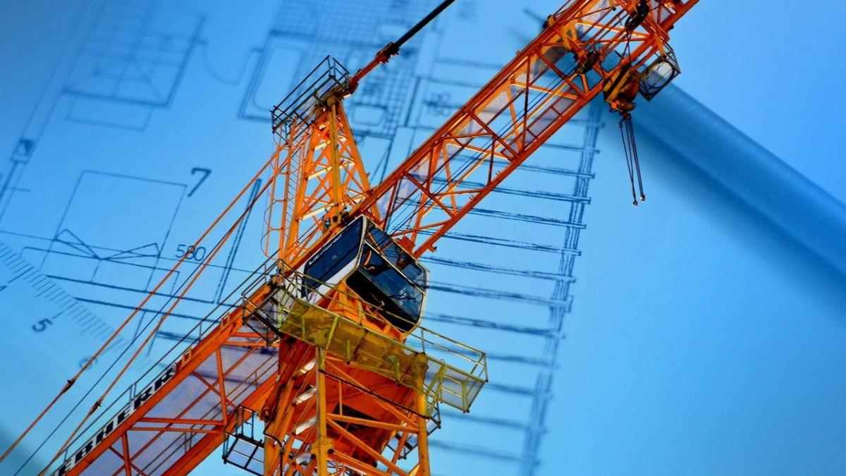 Ouvriers travaillant sur le chantier d'une maison en construction