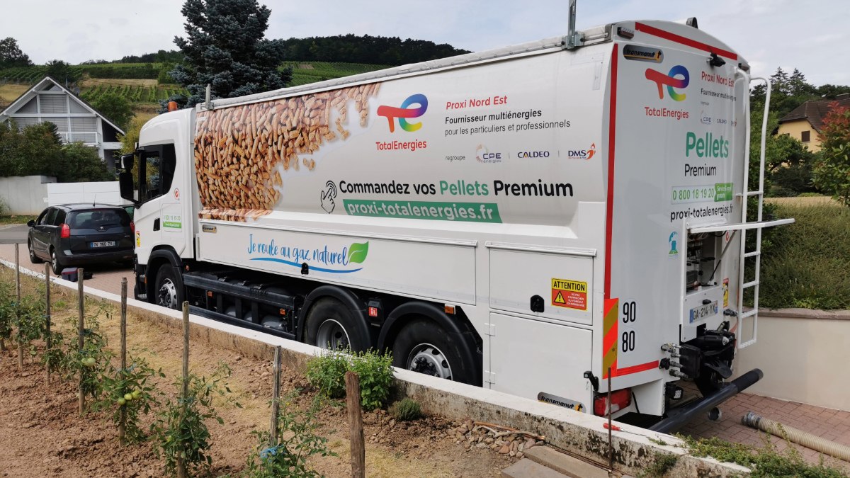 Camion de livraison de pellets présenté par TotalEnergies