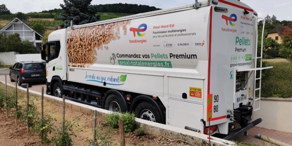 Camion de livraison de pellets présenté par TotalEnergies